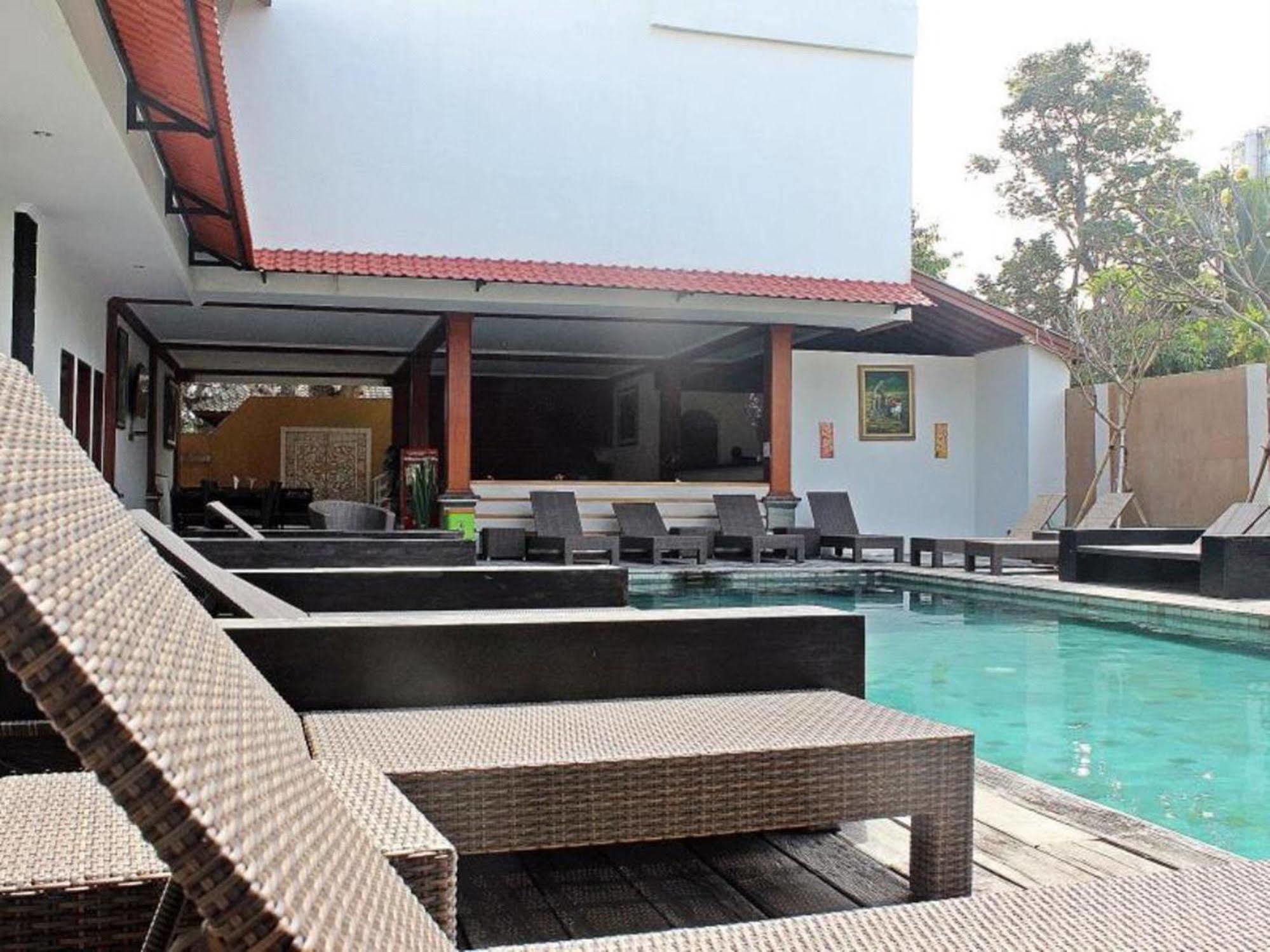 Mirah Hostel Legian  Exterior photo
