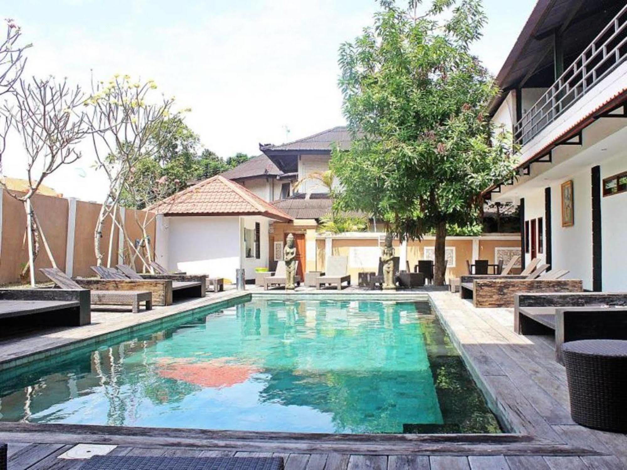Mirah Hostel Legian  Exterior photo