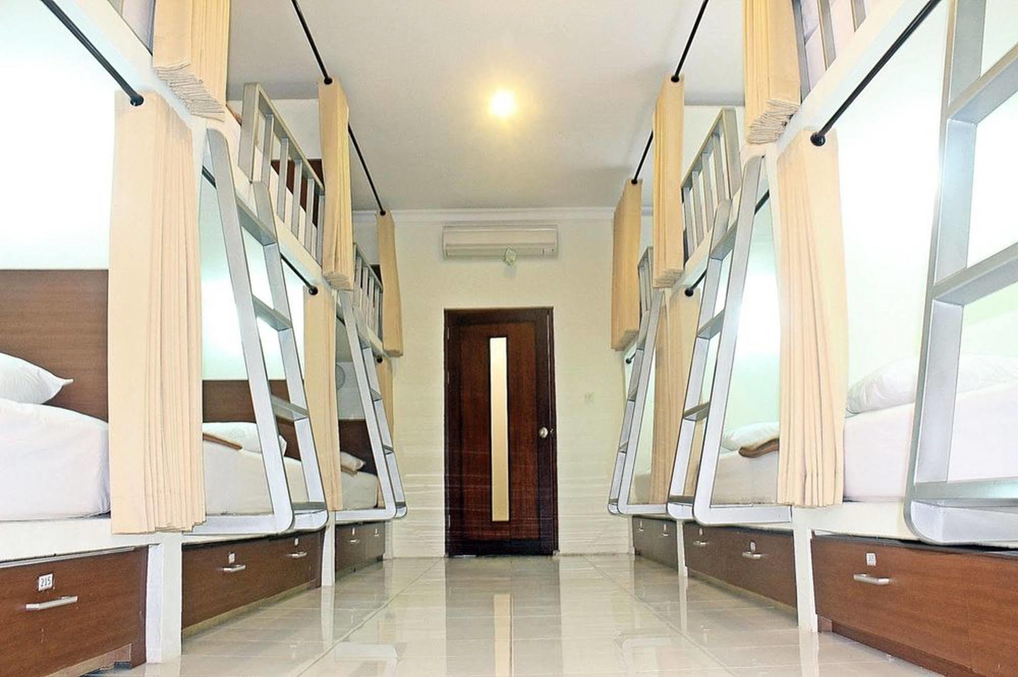 Mirah Hostel Legian  Exterior photo
