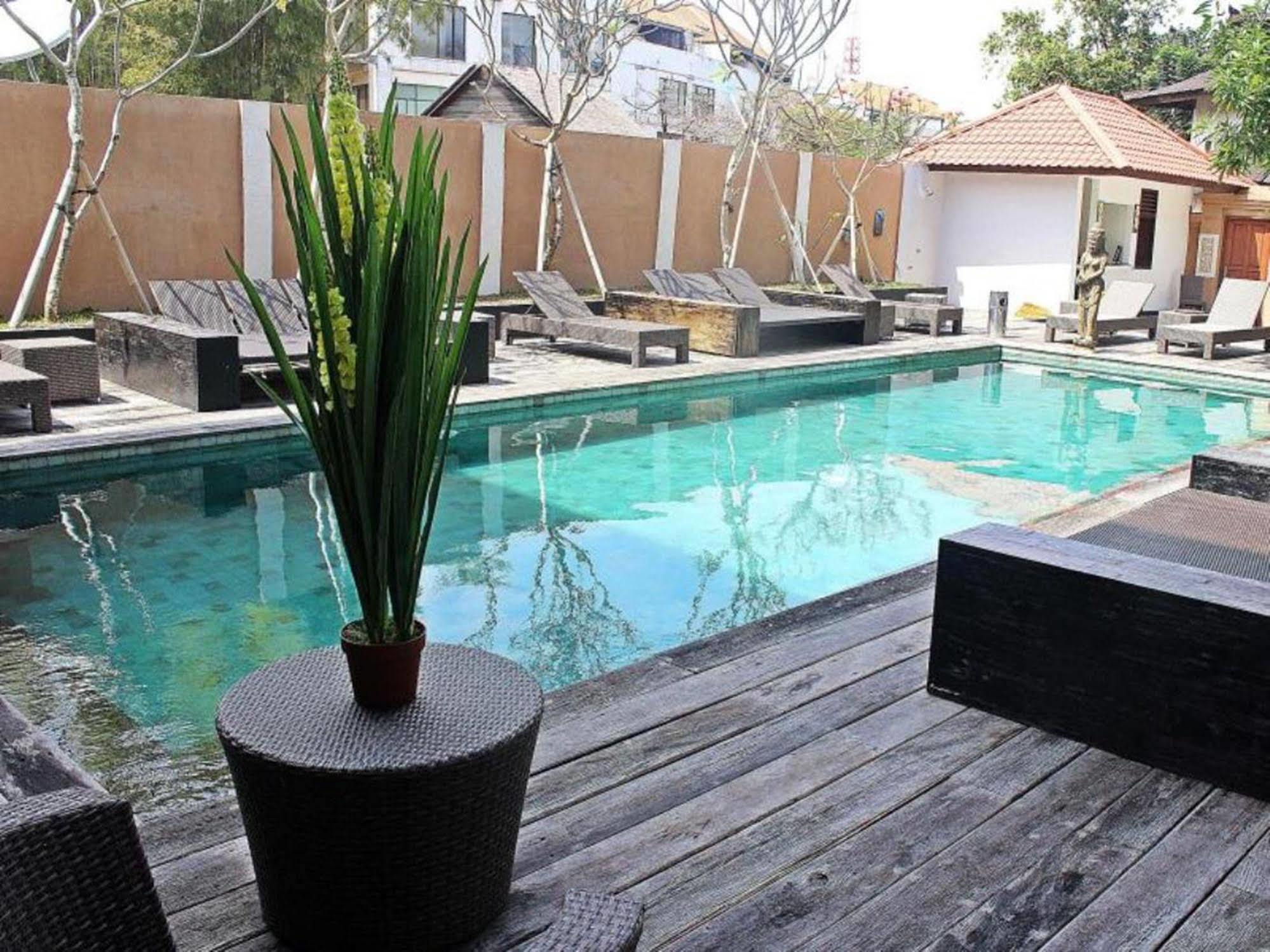 Mirah Hostel Legian  Exterior photo