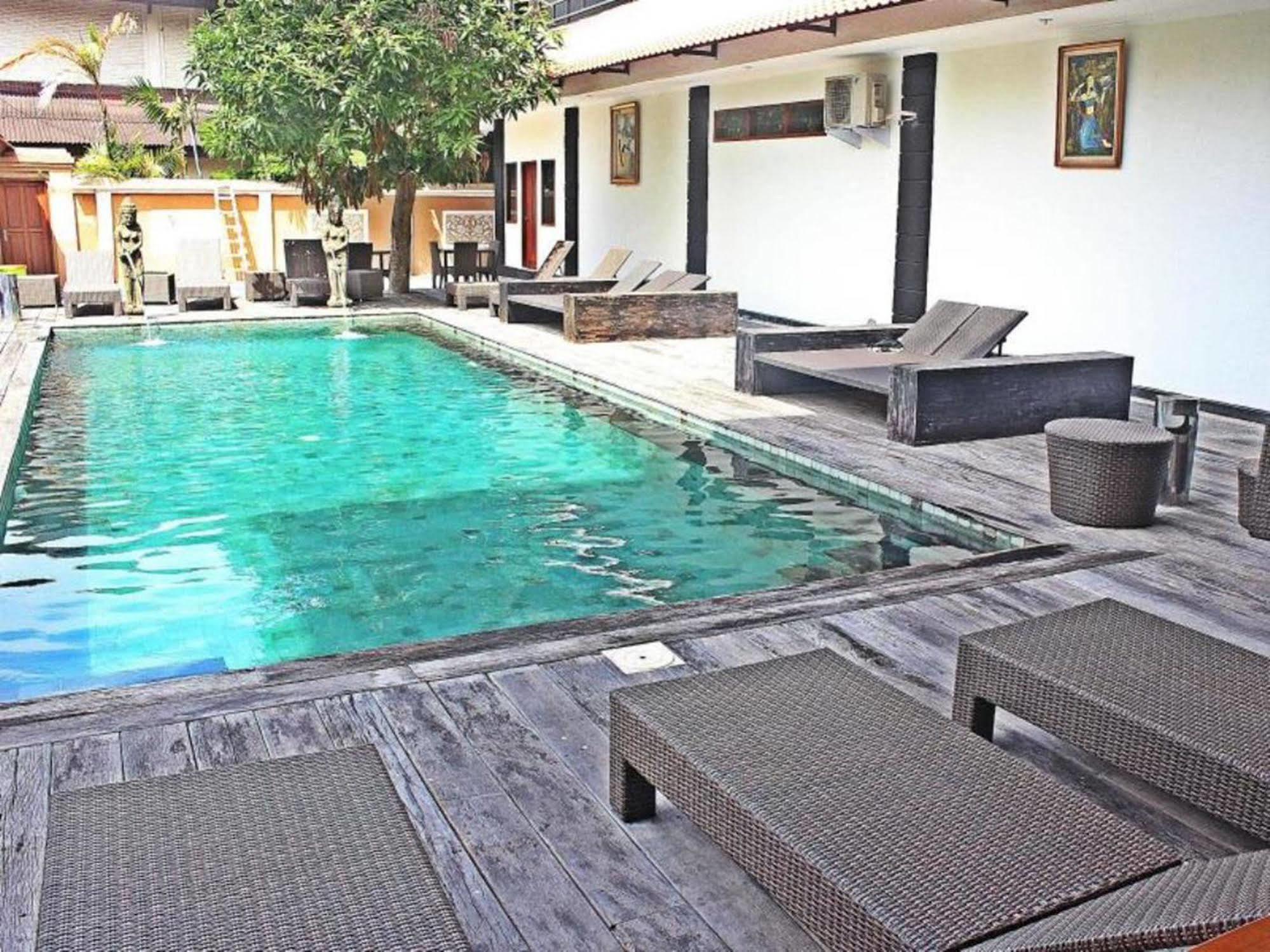 Mirah Hostel Legian  Exterior photo