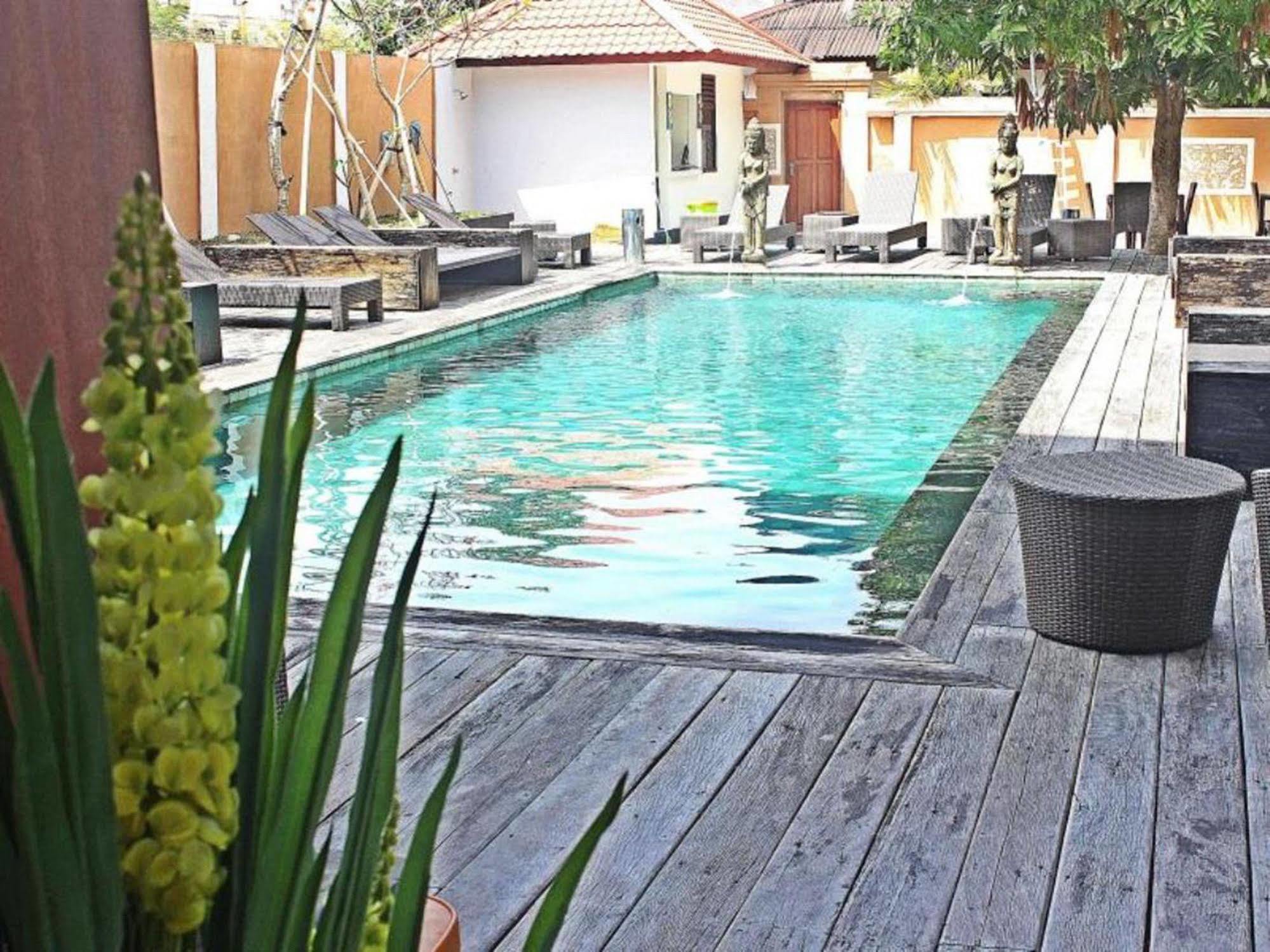 Mirah Hostel Legian  Exterior photo